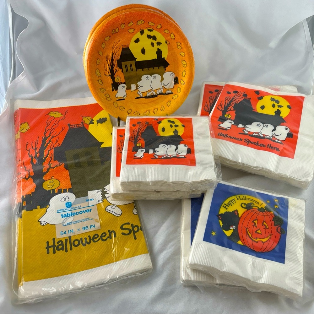 Vintage Lot (11) American Greetings Halloween Party Napkins Plates Tablecloth